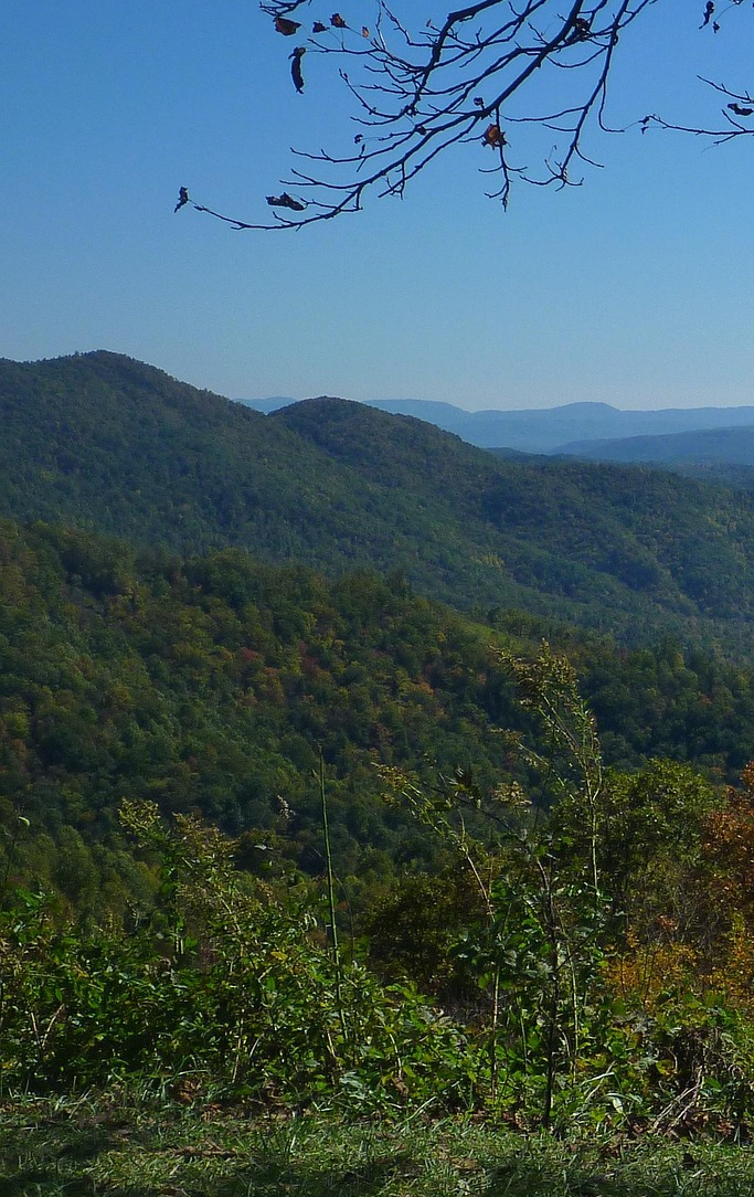 photo of mountains along the blue ridge parkway